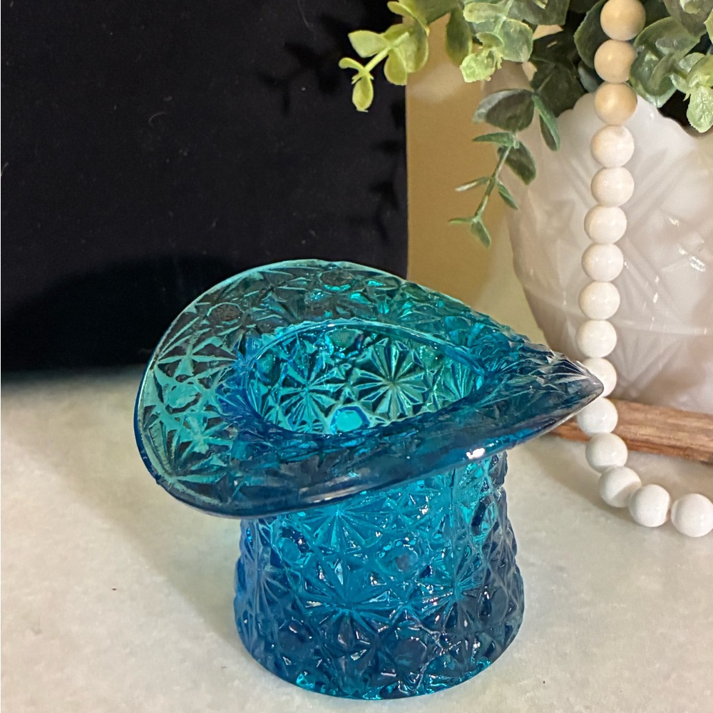 Daisy and Button Blue Glass Top Hat